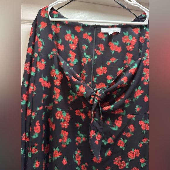 Floral dress with tie knot - Picture 2 of 3